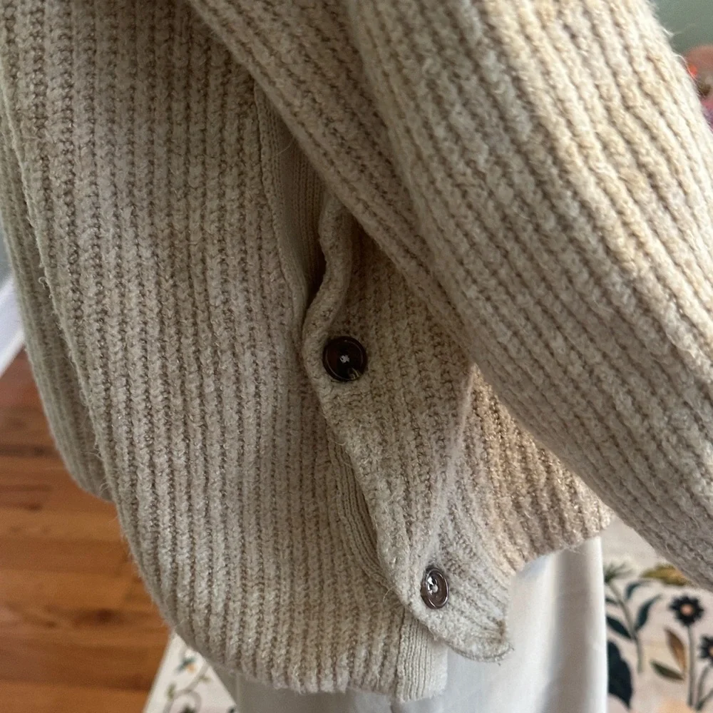 Cozy Beige Crewneck Women's Sweater No tag - Picture 2 of 6